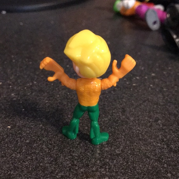 Kinder Joy Dc Comics Figurines—(3) Batmans, 2 Aqua-mans, Superman, Wonder Woman - Picture 9 of 13